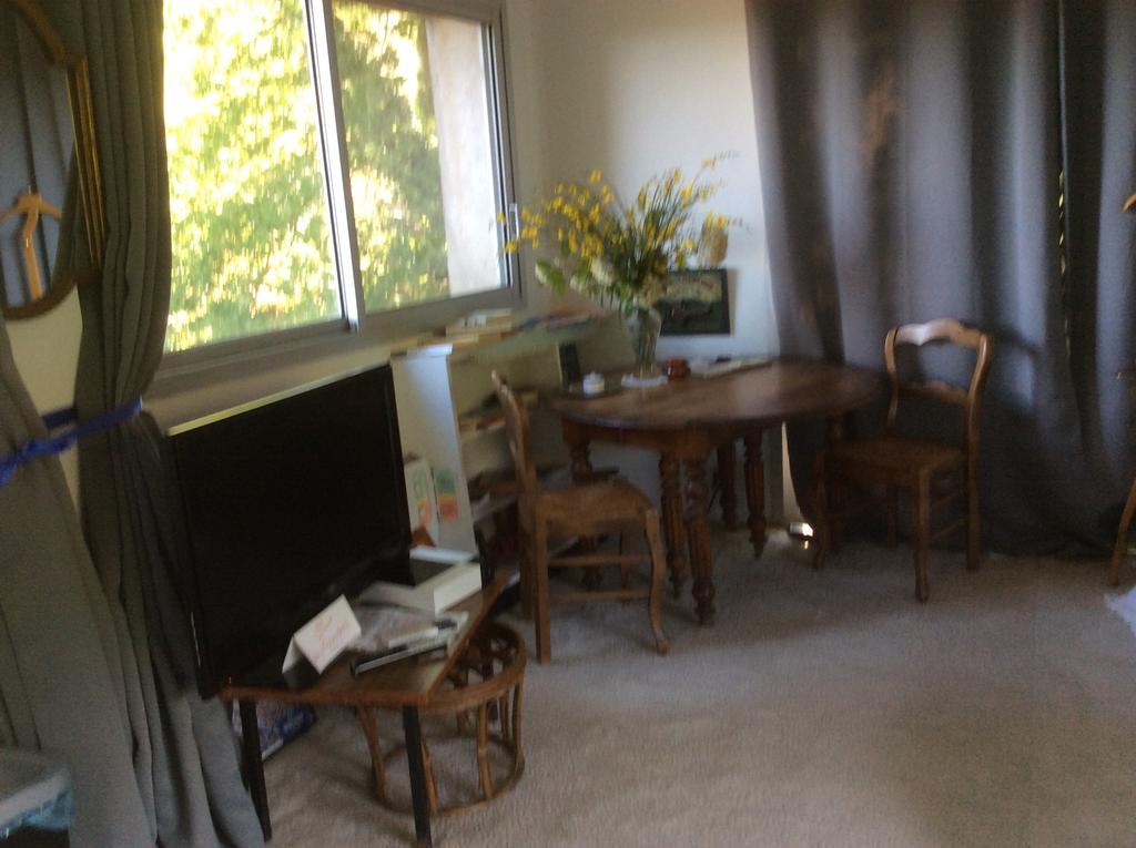 Lou Ribas Apartment Puyloubier Bagian luar foto